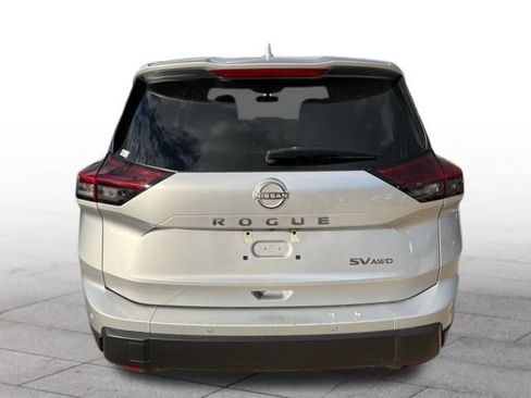 Used 2024 Nissan Rogue SV image 5