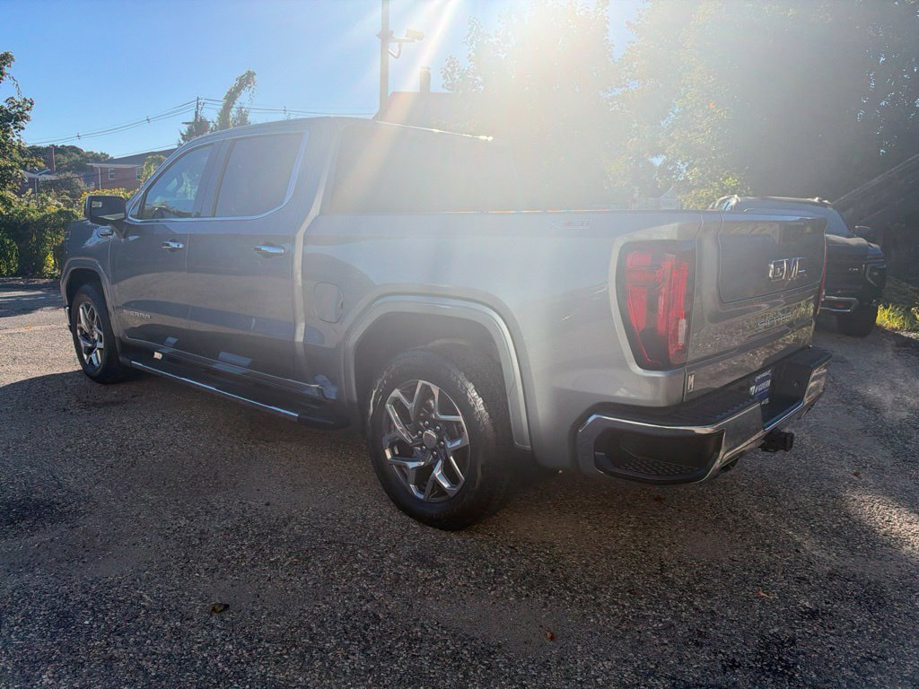 Used 2023 GMC Sierra 1500 SLT w/ SLT Premium Package AWD/4WD image 3
