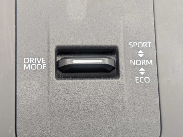 Used 2024 Toyota Highlander XLE FWD image 26