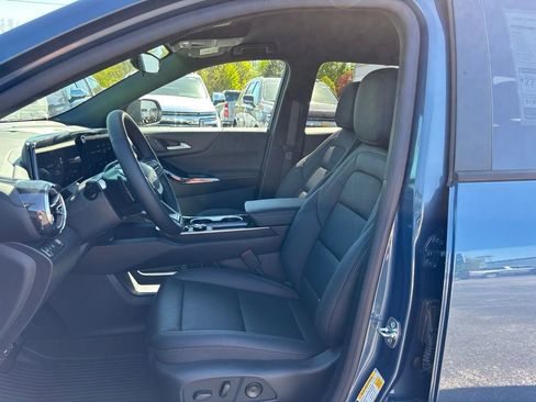 New 2026 Chevrolet Equinox LT w/ Convenience Package II FWD image 9