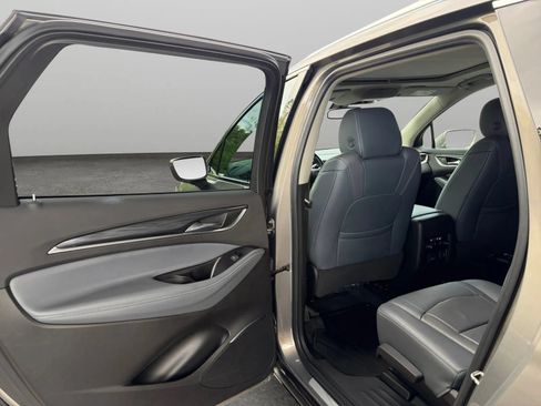 Used 2019 Buick Enclave Essence AWD/4WD image 14