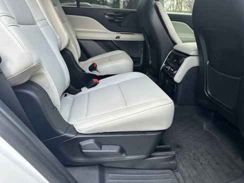 Used 2025 Lincoln Aviator Premiere image 18