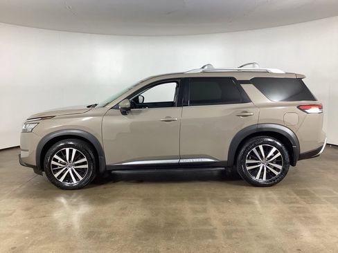 Used 2023 Nissan Pathfinder Platinum w/ Cargo Package AWD/4WD image 10