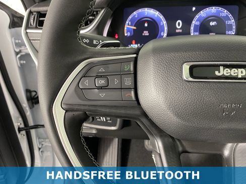 New 2025 Jeep Grand Cherokee Altitude image 21