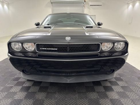 Used 2010 Dodge Challenger SE RWD image 2