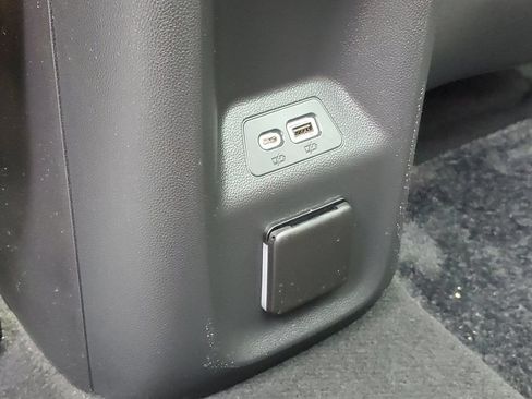 Used 2023 Buick Envision Avenir AWD/4WD image 35