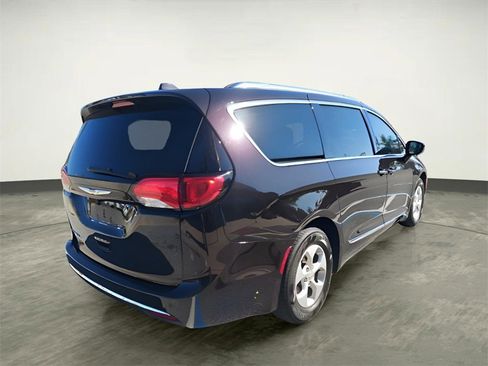 Used 2017 Chrysler Pacifica Touring-L Plus w/ Advanced Safetytec Group image 5