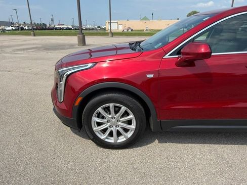 Used 2022 Cadillac XT4 Luxury w/ Cold Weather Package FWD image 7