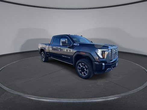 Used 2025 GMC Sierra 3500 Denali w/ Technology Package image 2