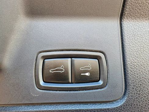 Used 2016 Porsche Panamera image 23
