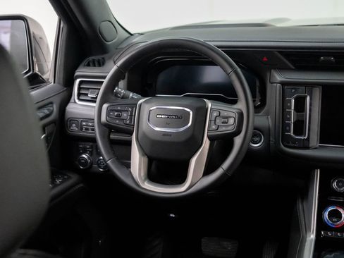 Used 2023 GMC Yukon XL Denali image 12