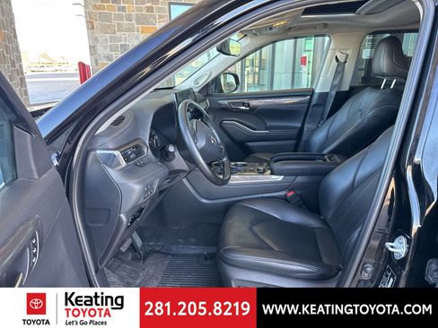 Used 2021 Toyota Highlander Limited image 15