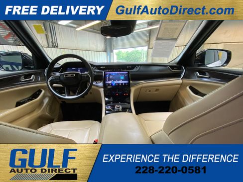 Used 2024 Jeep Grand Cherokee Limited AWD/4WD image 2