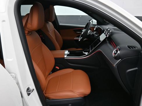 Used 2025 Mercedes-Benz GLC 350e 4MATIC image 29