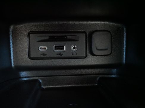 Used 2023 Chevrolet Equinox Premier image 28