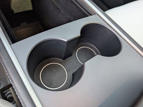 Used 2022 Tesla Model Y Performance image 27