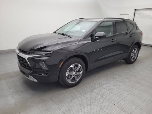 Used 2024 Chevrolet Blazer LT w/ Convenience Package FWD image 2