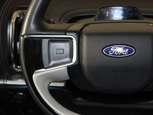 Certified 2025 Ford Expedition Platinum image 18