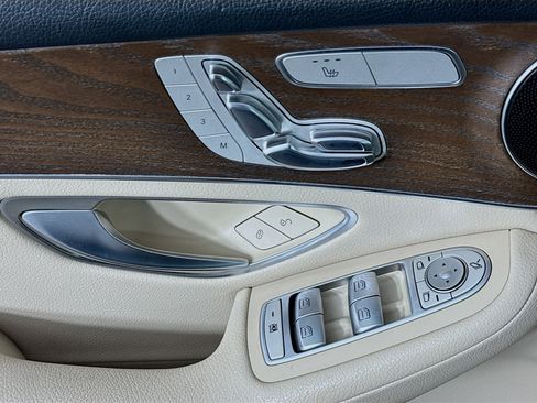 Used 2018 Mercedes-Benz GLC 300 4MATIC w/ Premium Package image 22