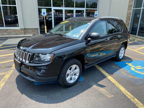 Used 2017 Jeep Compass Sport FWD image 2