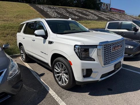 Used 2021 GMC Yukon Denali w/ Denali Premium Package AWD/4WD image 8