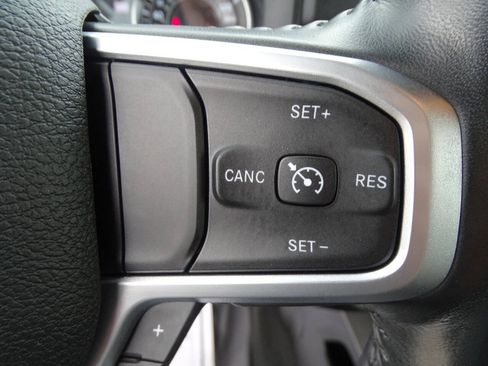 Used 2023 RAM 1500 4x4 Crew Cab Big Horn image 18