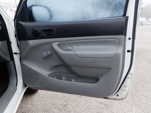 Used 2014 Toyota Tacoma 2WD Regular Cab image 14