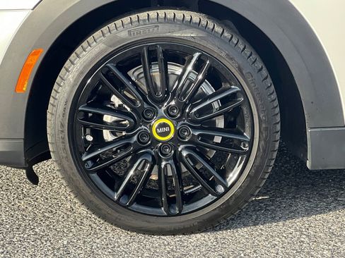 Used 2024 MINI Cooper SE w/ Signature Upholstery Package image 11