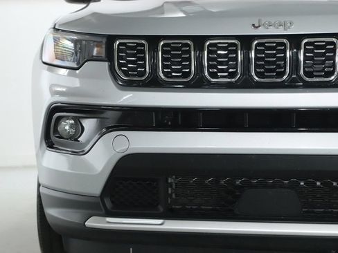 Used 2025 Jeep Compass Limited AWD/4WD image 7