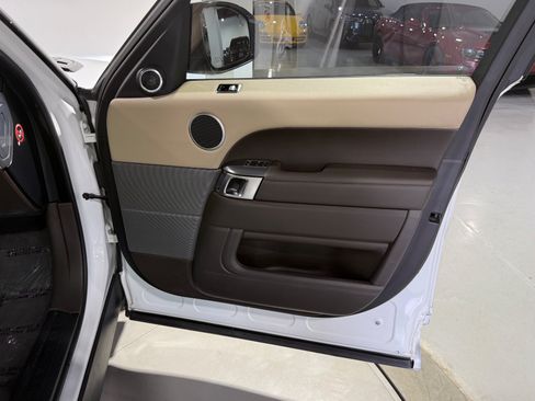 Used 2018 Land Rover Range Rover Sport SE AWD/4WD image 32