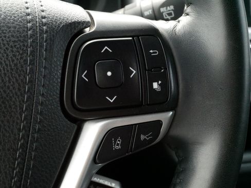 Used 2019 Toyota Highlander SE AWD/4WD image 25