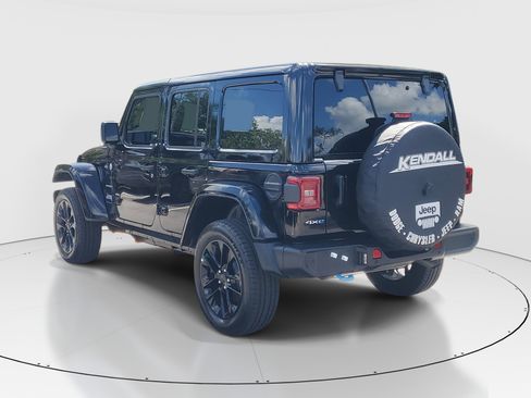Used 2024 Jeep Wrangler Unlimited Sahara w/ Safety Group AWD/4WD image 5