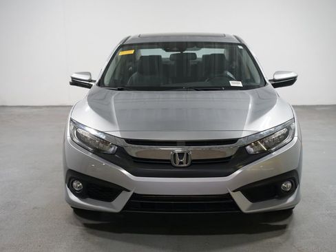 Used 2017 Honda Civic Touring image 2