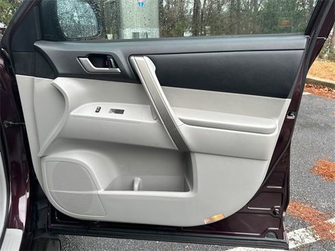 Used 2013 Toyota Highlander Plus image 14