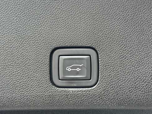 Used 2024 Cadillac XT6 Luxury image 37