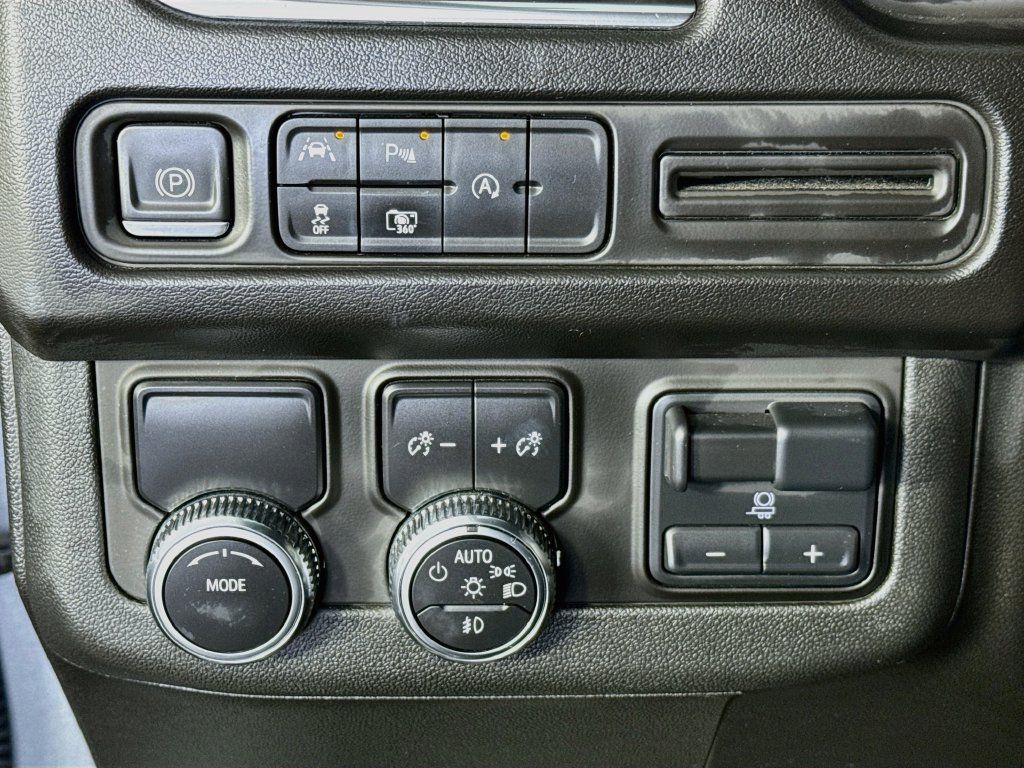 Used 2023 GMC Yukon SLT w/ SLT Premium Package RWD image 10