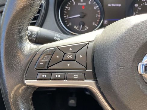 Used 2018 Nissan Rogue SV image 21