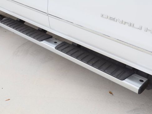 Used 2019 GMC Sierra 2500 Denali w/ Duramax Plus Package image 10