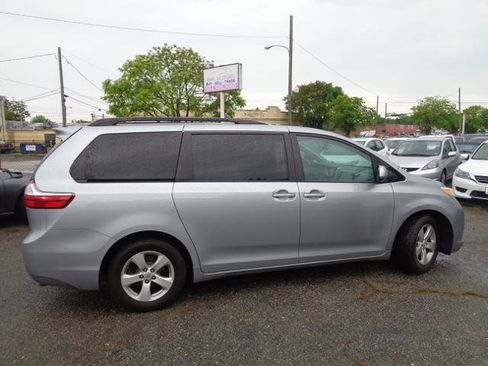 Used 2015 Toyota Sienna LE FWD image 9
