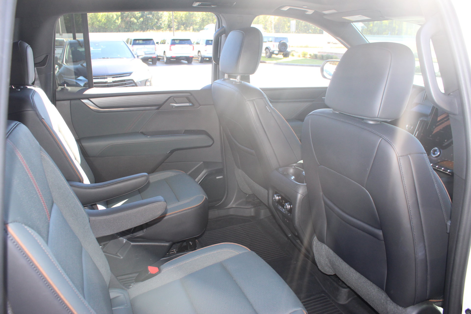 Used 2024 GMC Acadia AT4 w/ Super Cruise Package AWD/4WD image 34