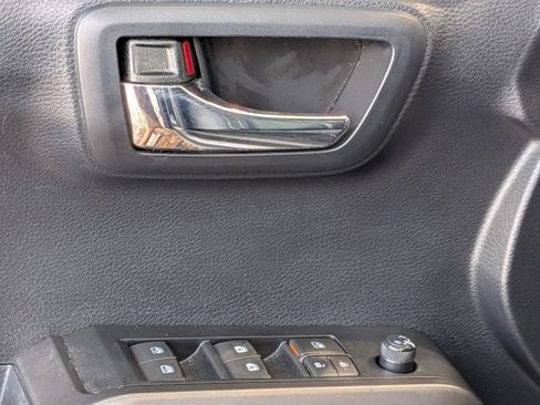 Used 2019 Toyota Tacoma TRD Sport image 4