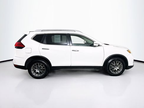 Used 2017 Nissan Rogue SV FWD image 10