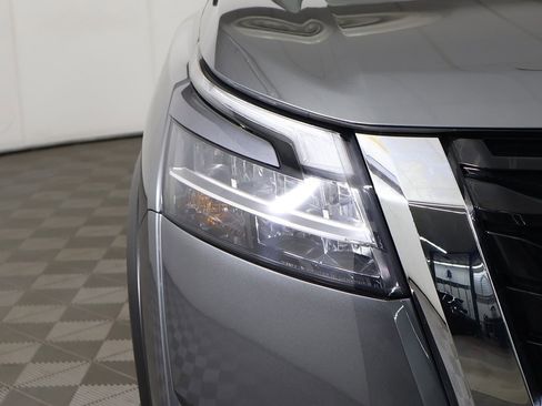 Used 2024 Nissan Pathfinder S image 11