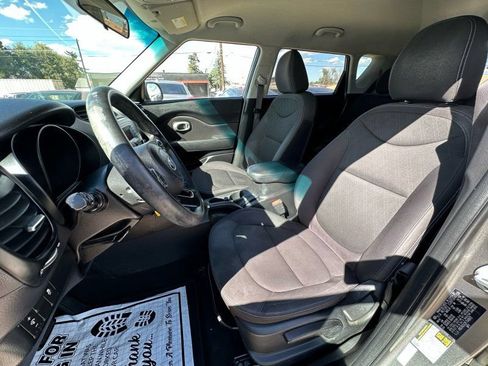 Used 2015 Kia Soul FWD image 12