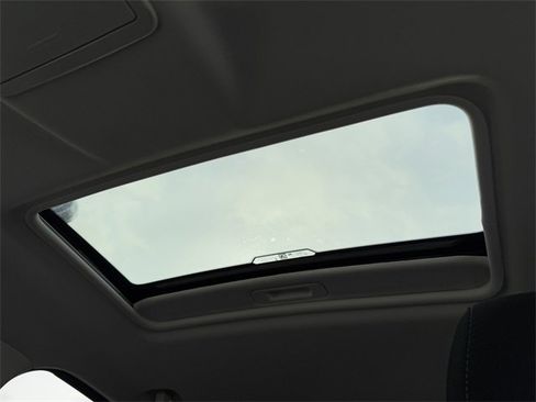 Certified 2021 Ford EcoSport SE image 9