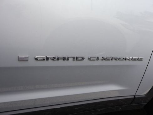 Used 2021 Jeep Grand Cherokee L Limited AWD/4WD image 8