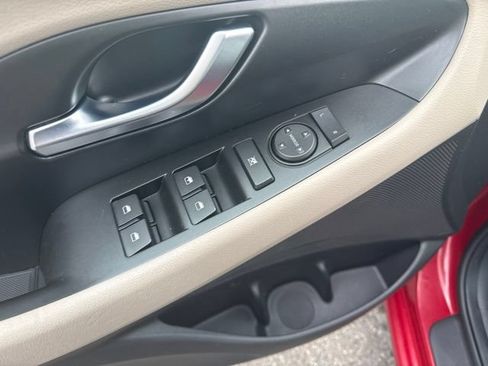 Used 2020 Hyundai Elantra GT FWD image 16