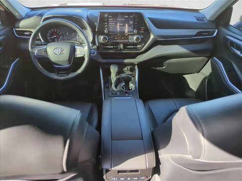 Used 2020 Toyota Highlander XLE image 27