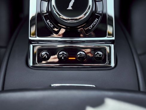 Used 2024 Rolls-Royce Phantom Sedan image 82