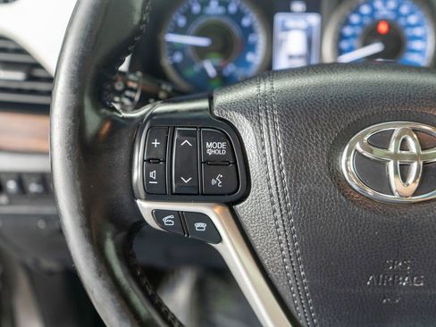 Used 2017 Toyota Sienna Limited AWD/4WD image 16